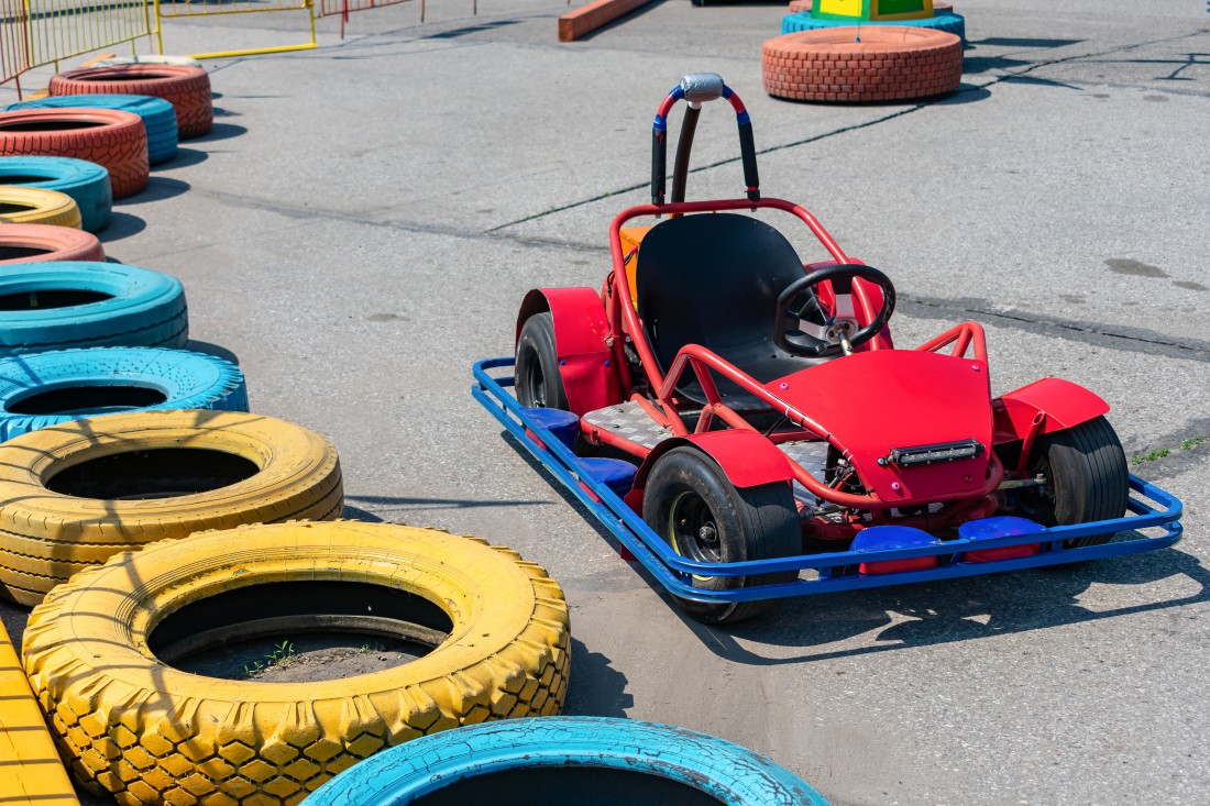 It's all four wheels, but what is a go-kart? Why is a kart steering wheel heavy?-XperKart