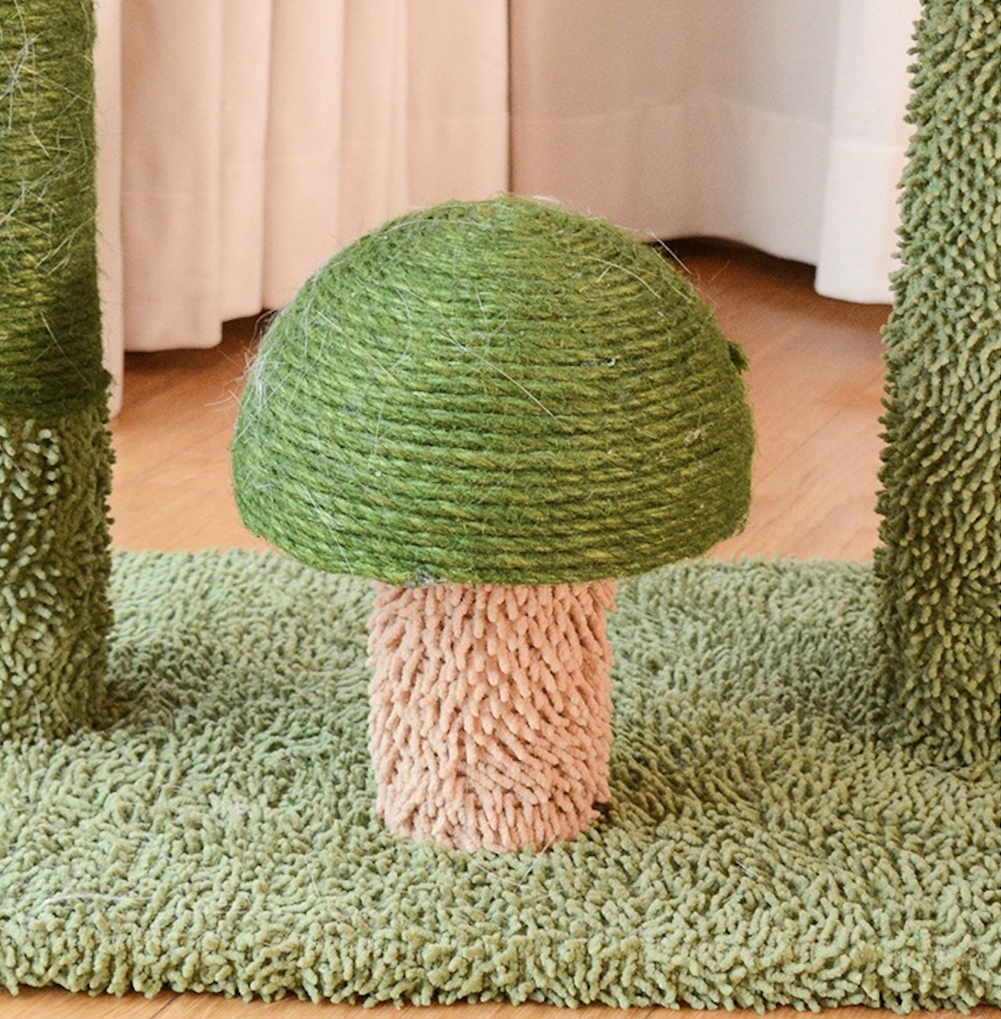 Integrated Small Cactus Cat Tree Sisal Cat Scratching Post For Climbing With Handing Ball