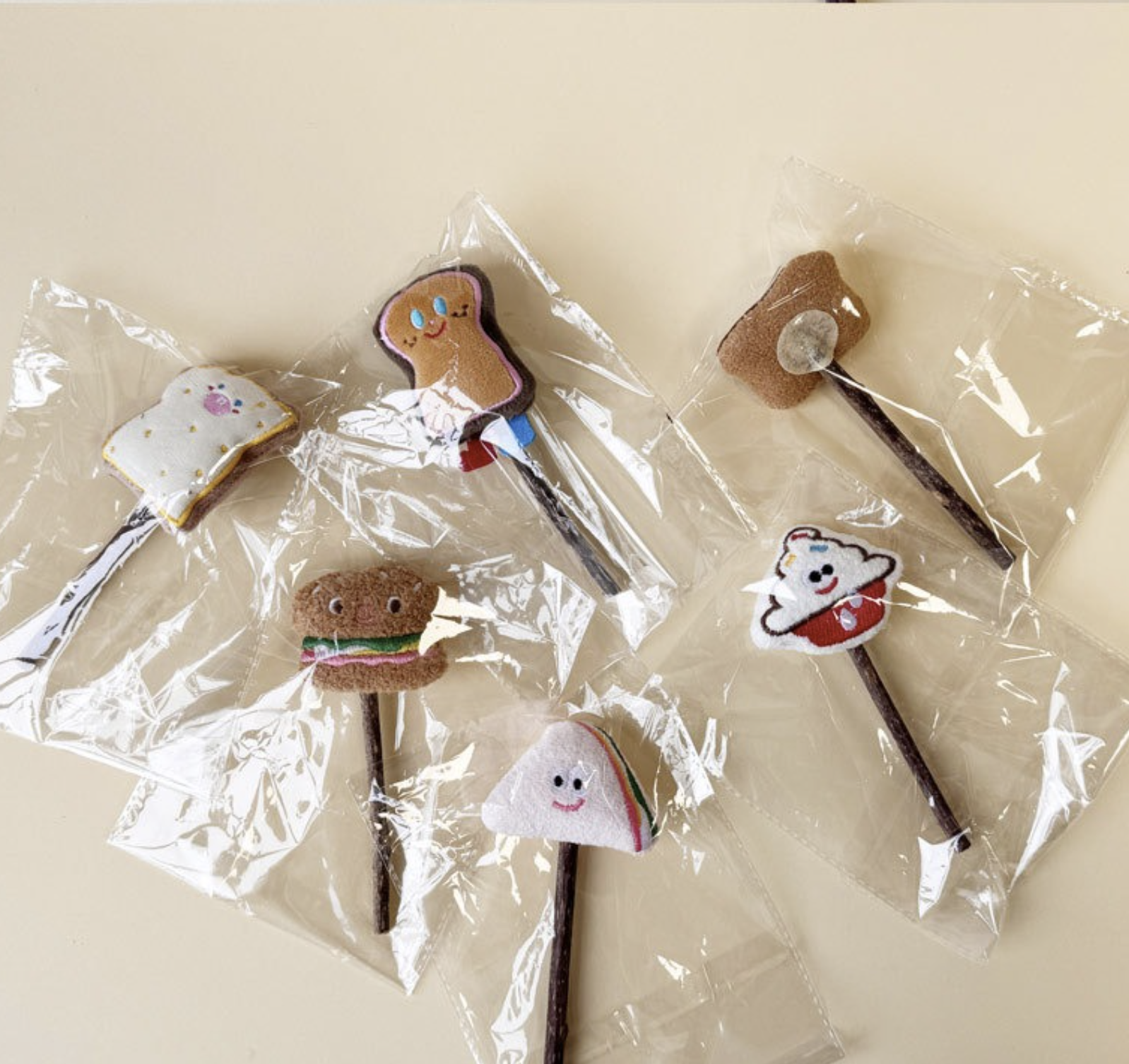 Cute Teeth Grinding & Cleaning Durable Bite Silvervine Cat Chewing Toy