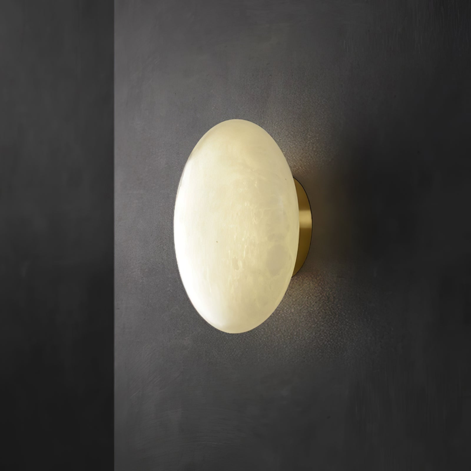 Alabaster Oval Ceiling Lamp - ∅ 7.9″ x H 3.9″Brass & WhiteWarm Lightwinglightingus