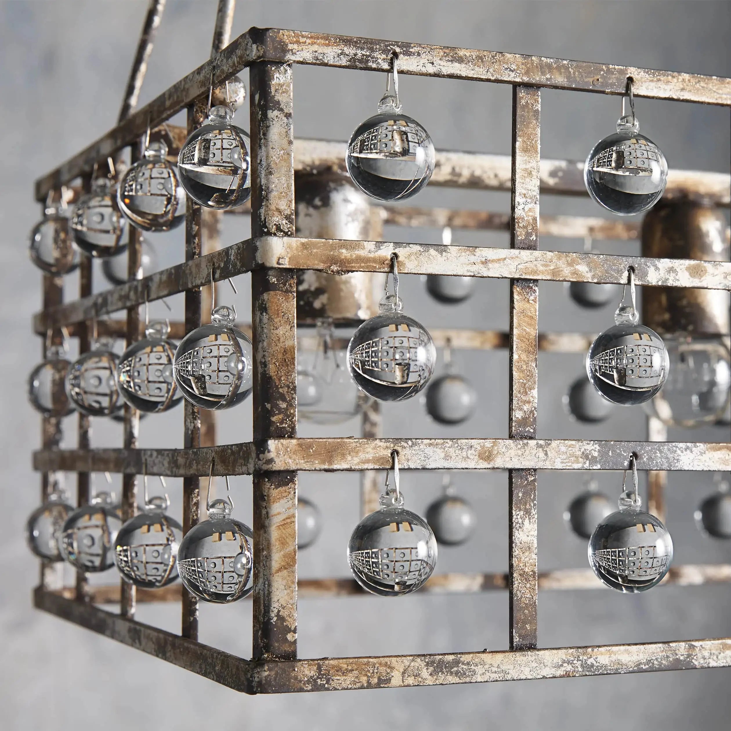 https://cdn.shopify.com/s/files/1/0618/9567/1984/files/fanci-la-cage-rectangular-chandelier-7-light-6.webp?v=1765944690