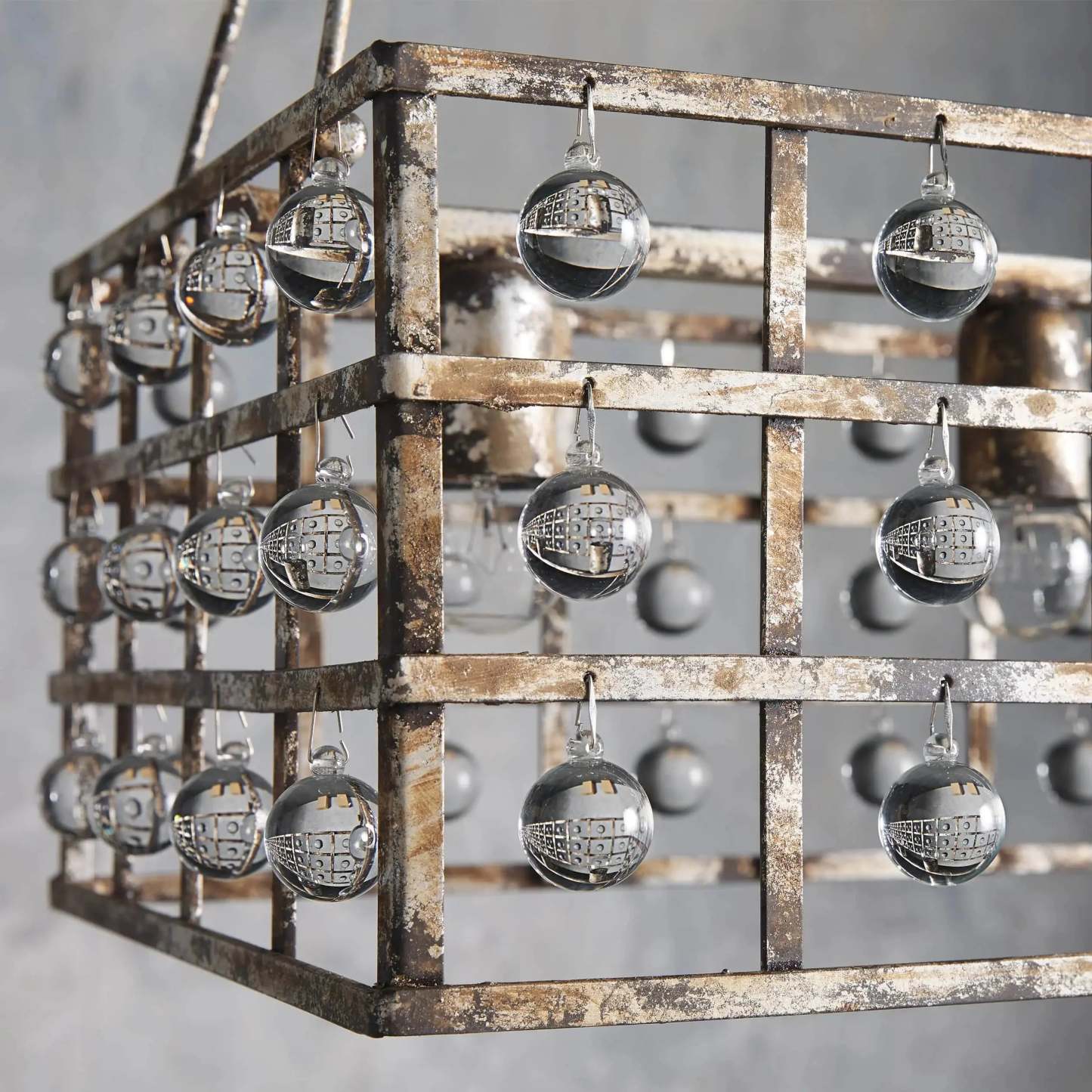 https://cdn.shopify.com/s/files/1/0618/9567/1984/files/fanci-la-cage-rectangular-chandelier-7-light-6.webp?v=1765944690