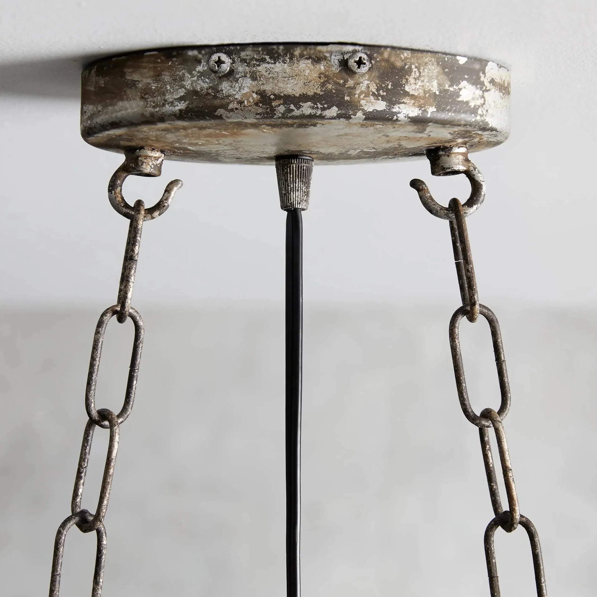 https://cdn.shopify.com/s/files/1/0618/9567/1984/files/fanci-la-cage-rectangular-chandelier-7-light-8.webp?v=1765944693