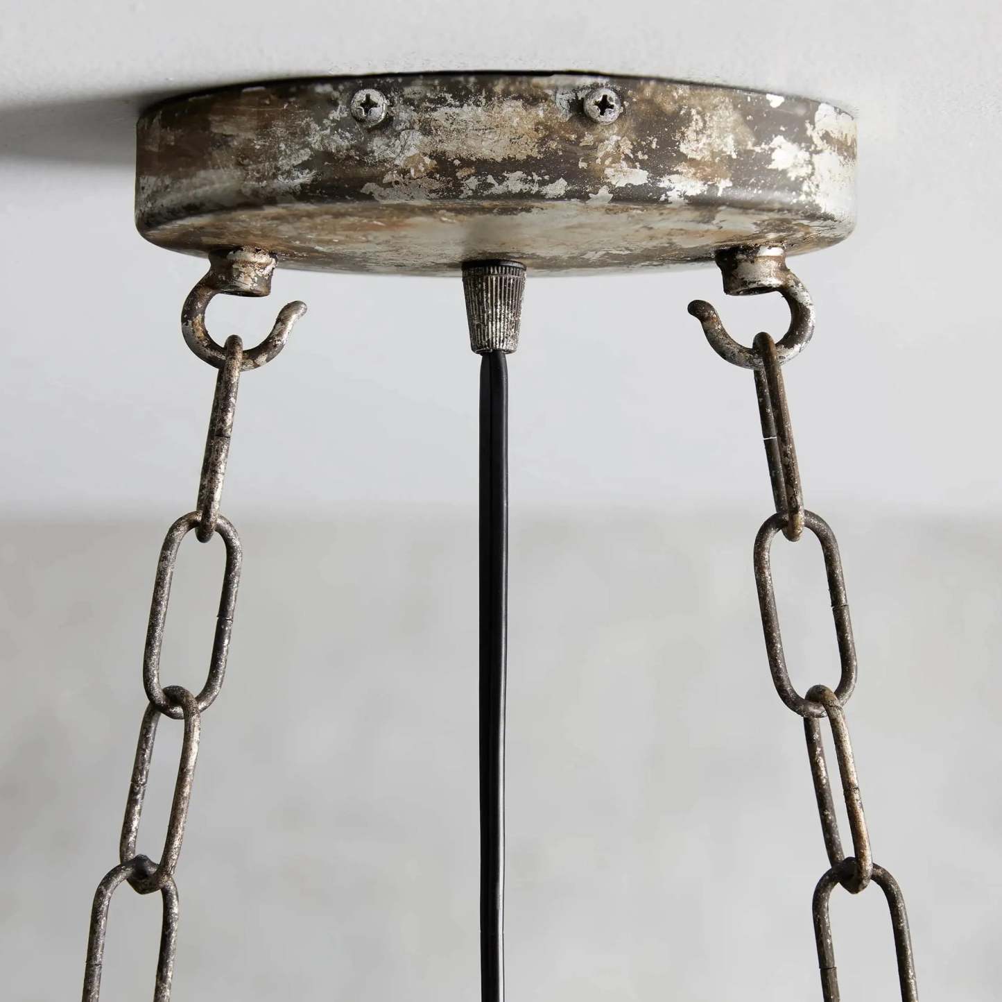 https://cdn.shopify.com/s/files/1/0618/9567/1984/files/fanci-la-cage-rectangular-chandelier-7-light-8.webp?v=1765944693