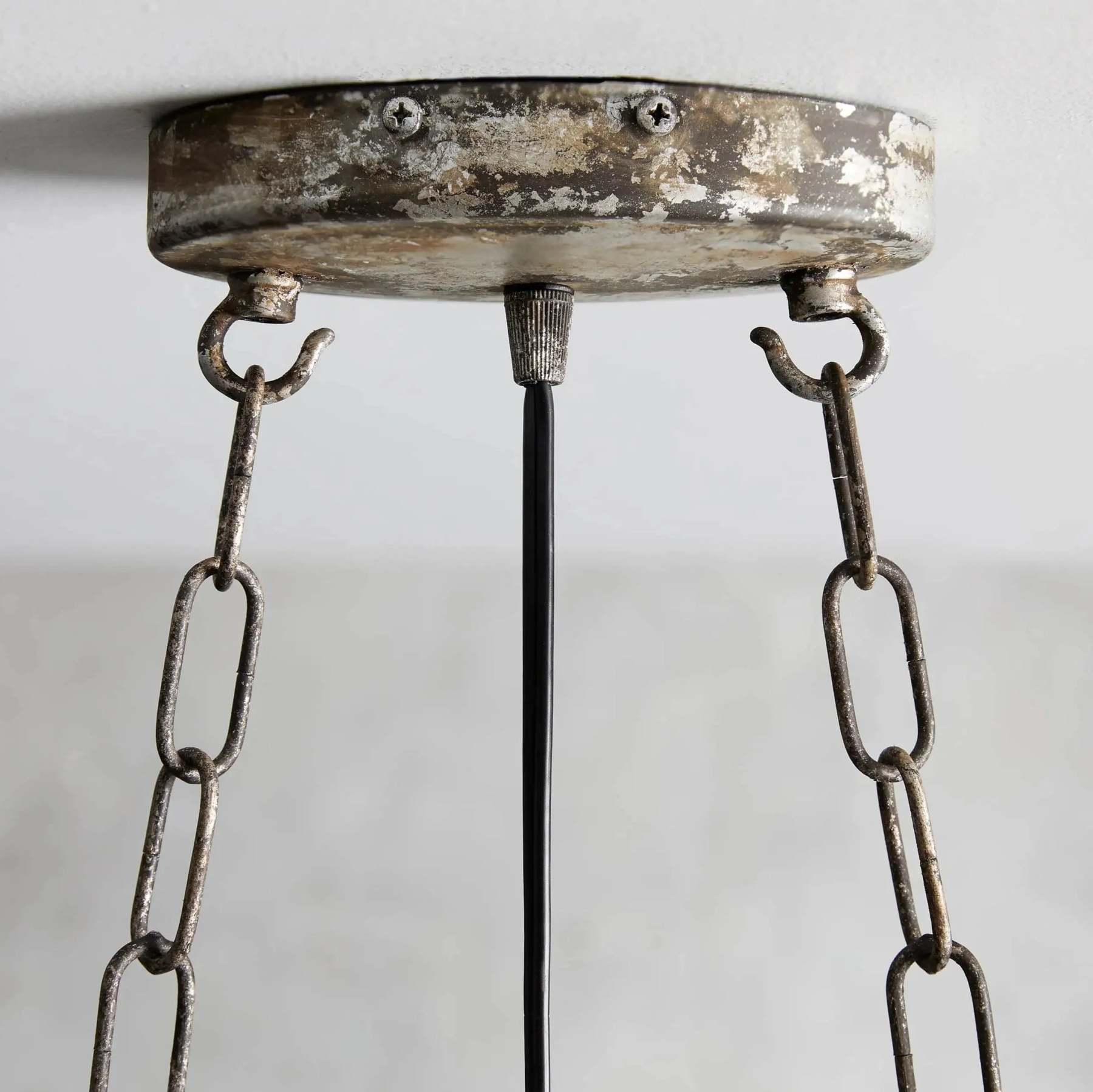 https://cdn.shopify.com/s/files/1/0618/9567/1984/files/fanci-la-cage-rectangular-chandelier-7-light-8.webp?v=1765944693