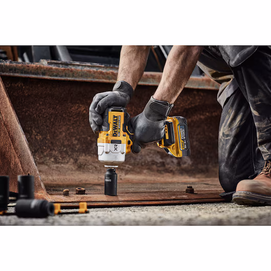 18V XR Brushless 1/2" High Torque Impact Wrench - 2 X POWERSTACK 5AH