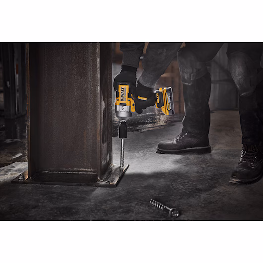 18V XR Brushless 1/2" High Torque Impact Wrench - 2 X POWERSTACK 5AH