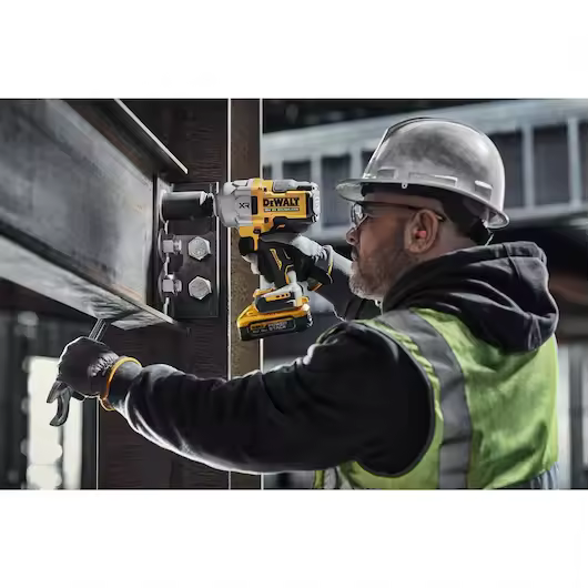 18V XR Brushless 1/2" High Torque Impact Wrench - 2 X POWERSTACK 5AH
