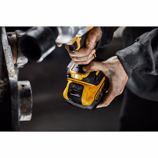 18V XR Brushless 1/2" High Torque Impact Wrench - 2 X POWERSTACK 5AH