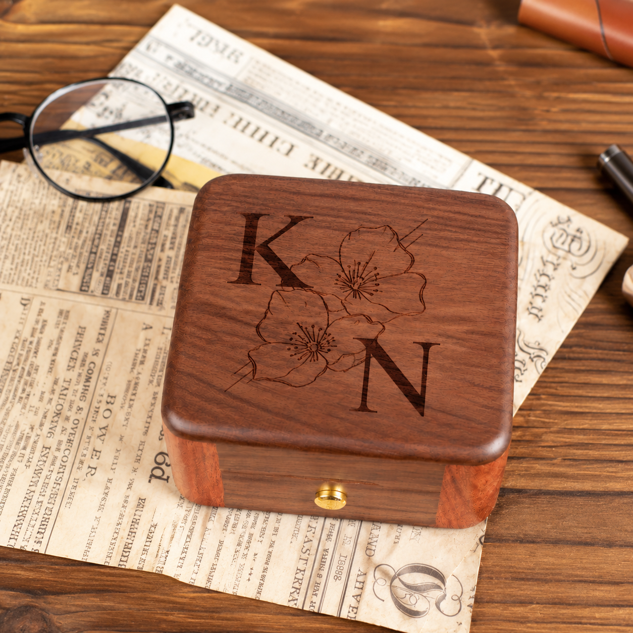 Personalized Wooden Record Player Music Box with Photo & Engraving - Perfect Anniversary & Wedding Gift for Couples