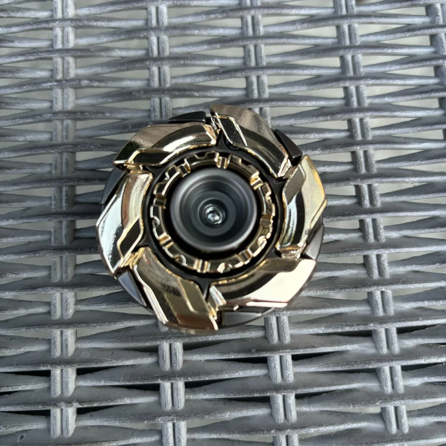 EDC Fidget Sliders Fidget Toys, Stress Relief Magnetic Metal Open Armor Spinning Top for Adults