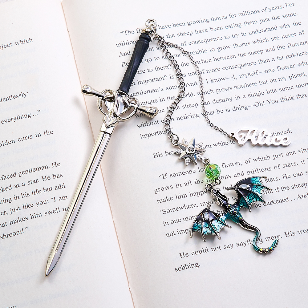 Personalisiertes Lesezeichen Mit Drachenschwert – Personalisierter Name, Fantasy-anhänger Mit Geflügeltem Drachen, Metall, Geschenk Für Buchliebhaber - 
