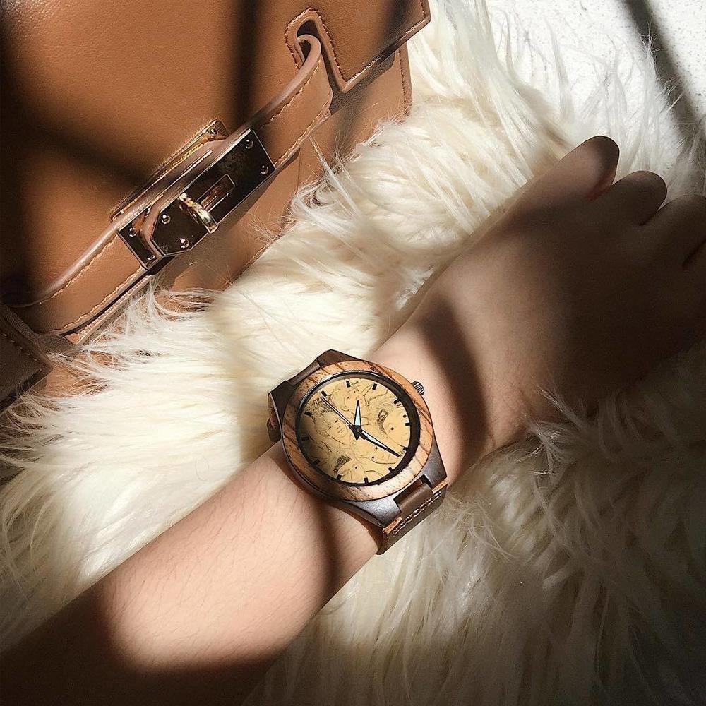 Herrenuhr Aus Holz Mit Fotogravur, Braunes Lederarmband, 45 Mm -