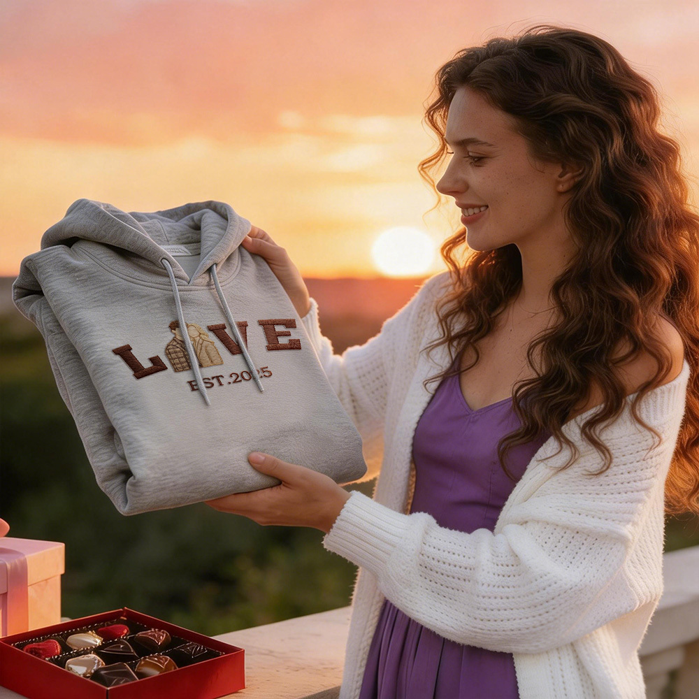 Personalisiertes Sweatshirt/hoodie Mit Besticktem Foto Eines Paares Mit Dem Aufdruck „love Est. Year“ - 