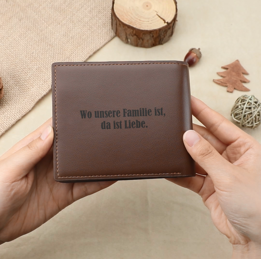 Braune Lederbrieftasche mit Textaufdruck auf der Rückseite