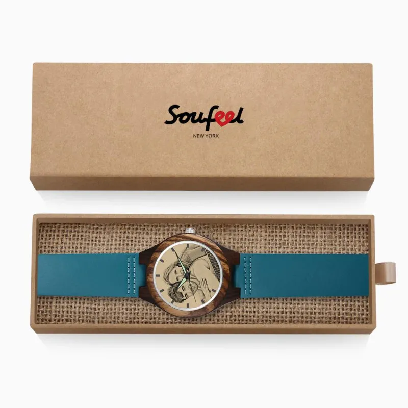 Herrenuhr Aus Holz Mit Fotogravur, Blaues Lederarmband – Sandelholz -