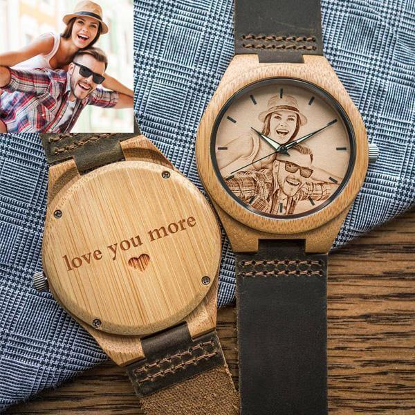 Personalisierte Herrenuhr Aus Holz Mit Fotogravur Und Braunem Rindslederarmband -
