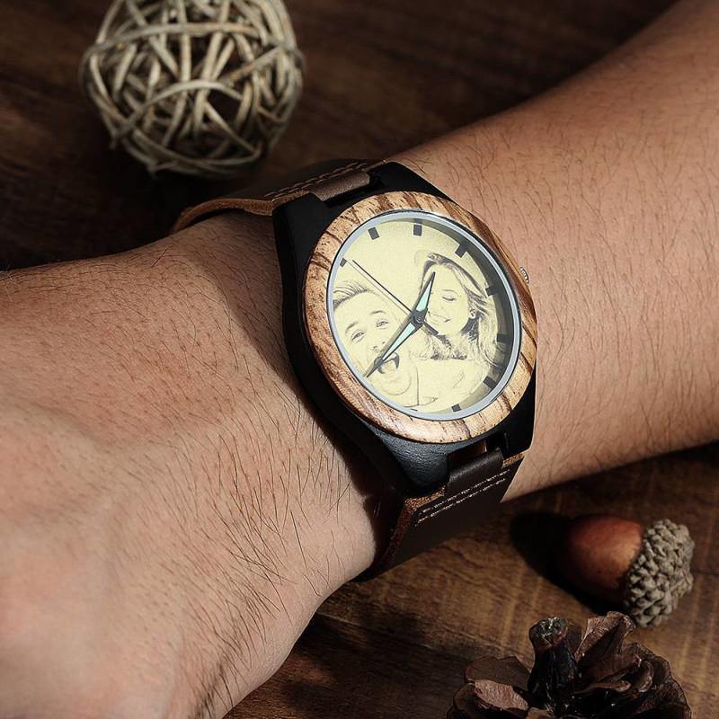 Herrenuhr Aus Holz Mit Fotogravur, Braunes Lederarmband, 45 Mm -