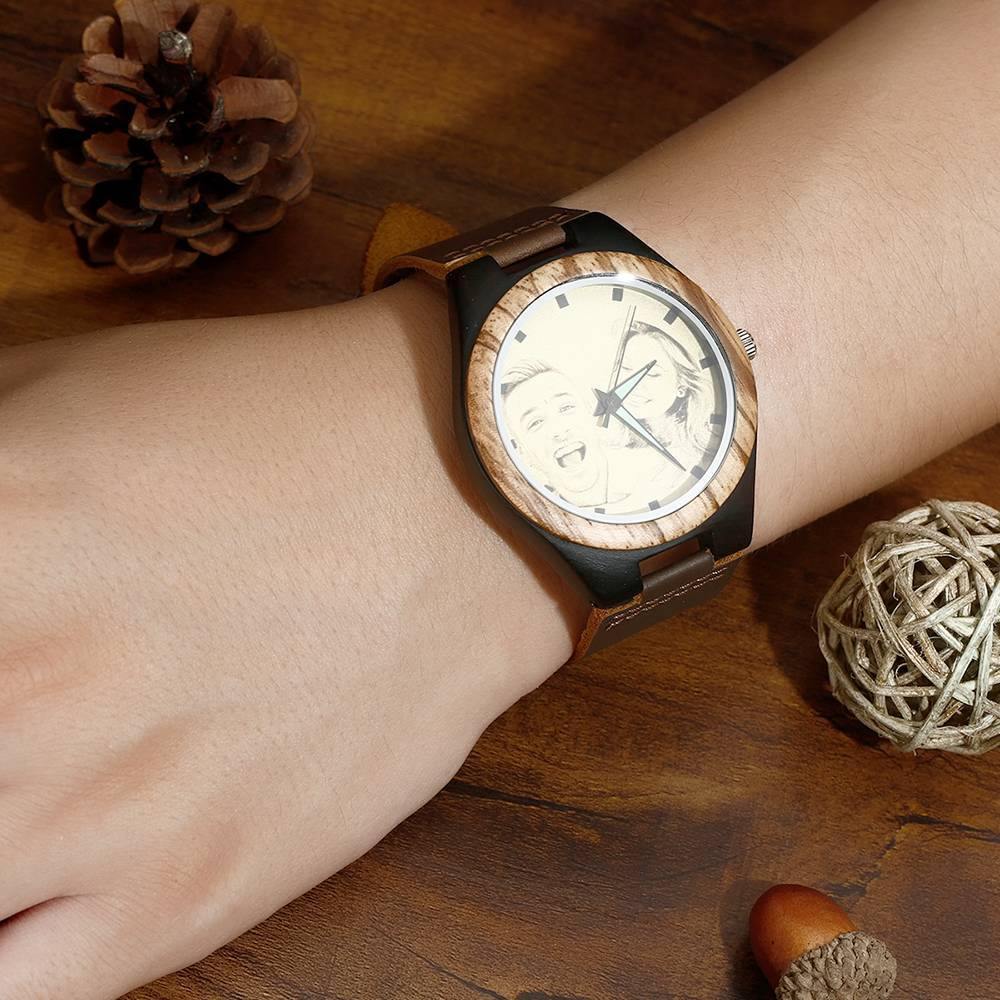 Herrenuhr Aus Holz Mit Fotogravur, Braunes Lederarmband, 45 Mm -