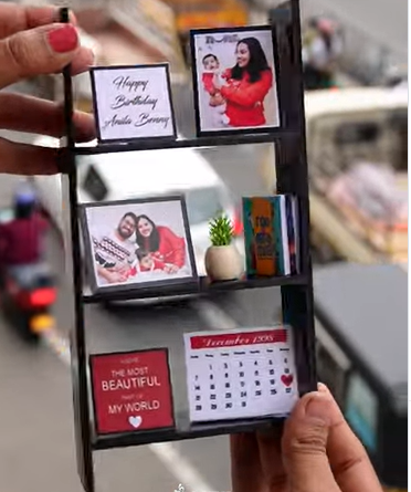 Das Miniaturregal – Individuelles Foto- Und Textgeschenk Zum Valentinstag, Personalisiertes Erinnerungsstück Für Paare - 