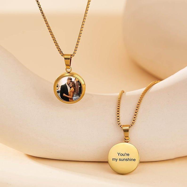 Custom Magic Photo Reveal Necklace Personalized Hidden Image Keepsake Heat-Activated Photo Keepsake Necklace Birthday Gifts for Her