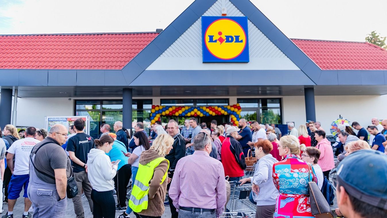 DUOL - Hatalmas vásárlói érdeklődés mellett nyitott meg az új Lidl