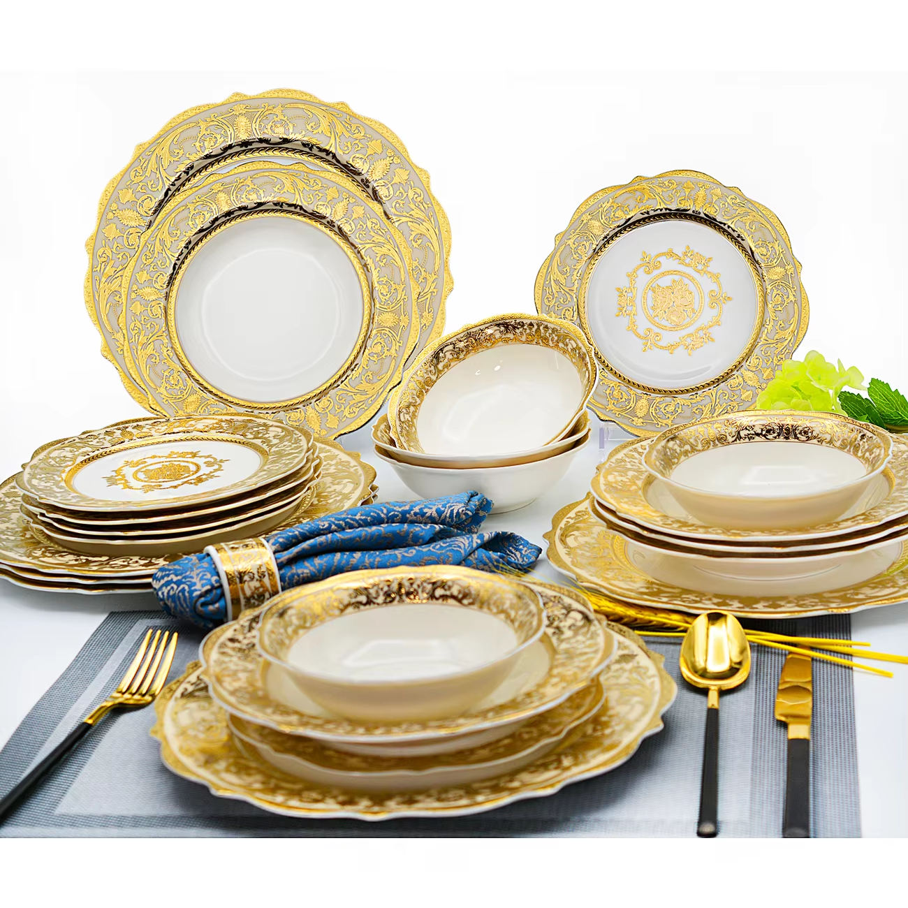 Luxury 24pcs Designer Royal Porcelain Dinner Set Bone China Ceramic Manufacturer Luxury Gold Dinnerware Set dinner plate set for 6 person 