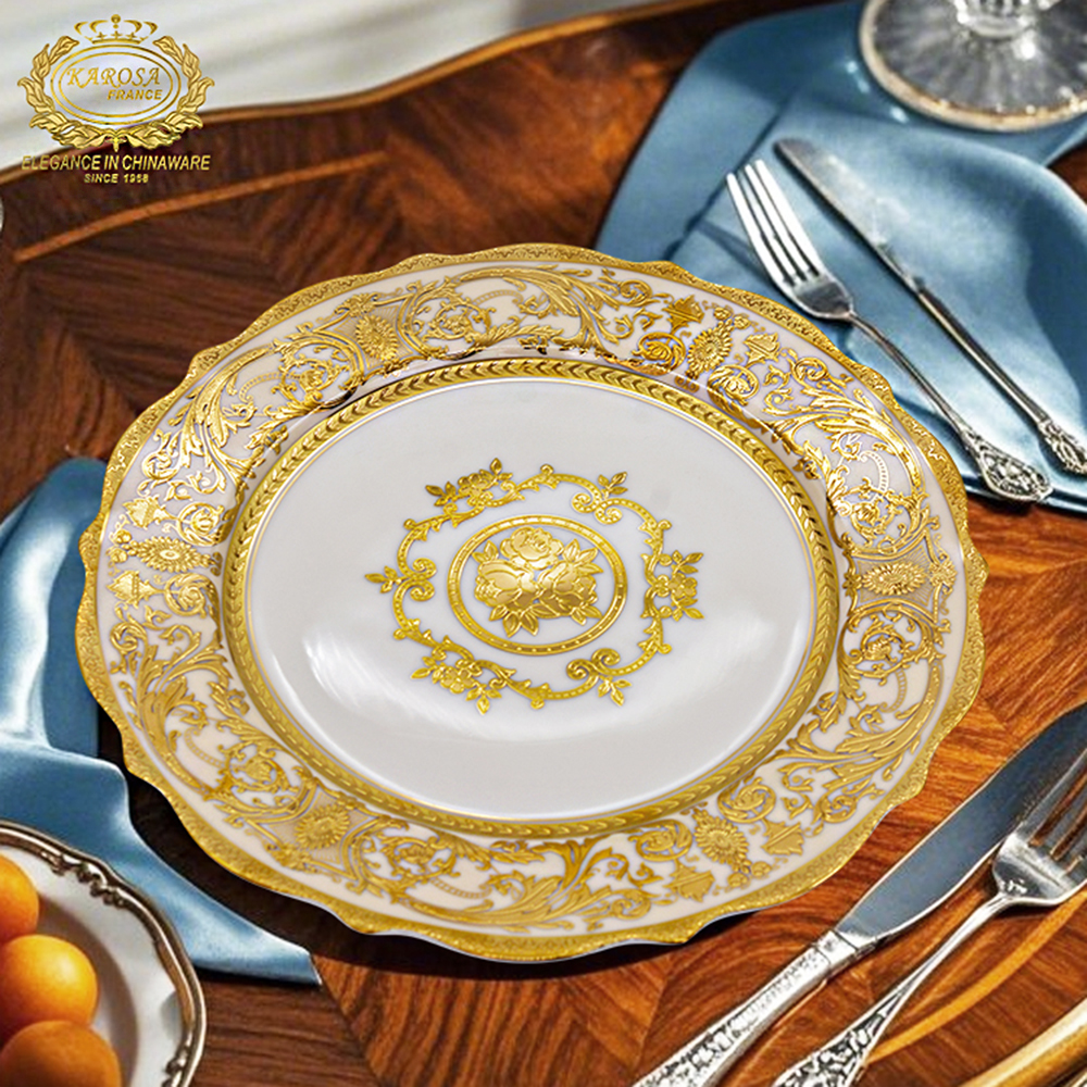 Luxury 24pcs Designer Royal Porcelain Dinner Set Bone China Ceramic Manufacturer Luxury Gold Dinnerware Set for 6 person 