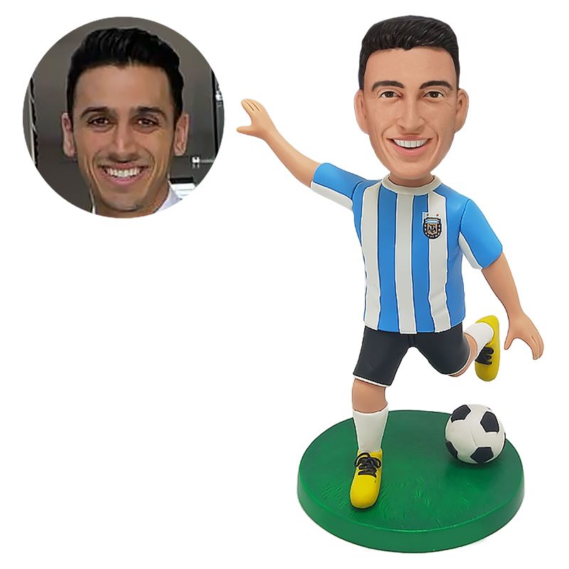 custom bobblehead figurine soccer player playing soccer