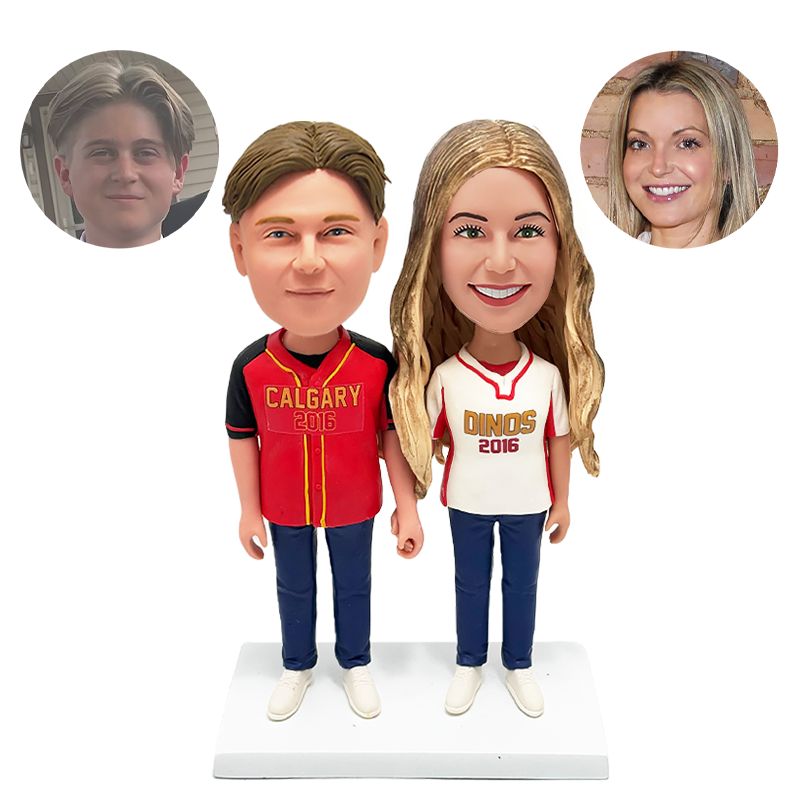 custom made bobblehead casual couple holding hands