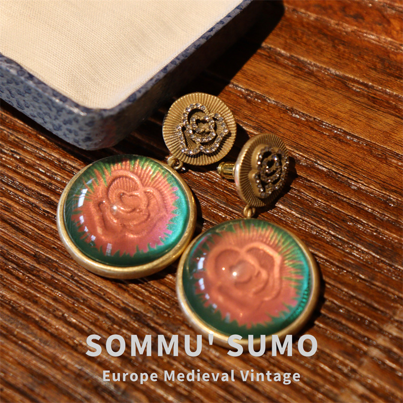 Chic RetroVibe Vintage camellia earrings
