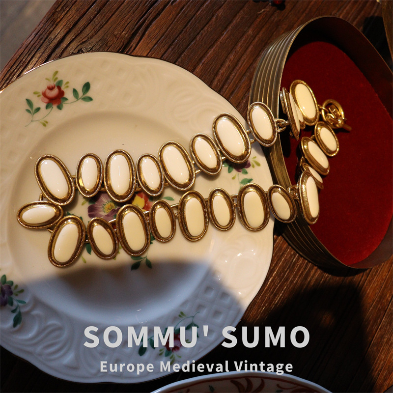 Chic RetroVibe Vintage White enamel necklace bracelet cover