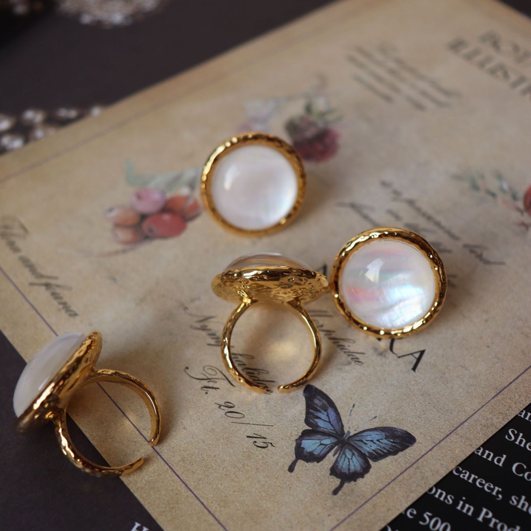 Chic RetroVibe French white fritillary handmade vintage ring