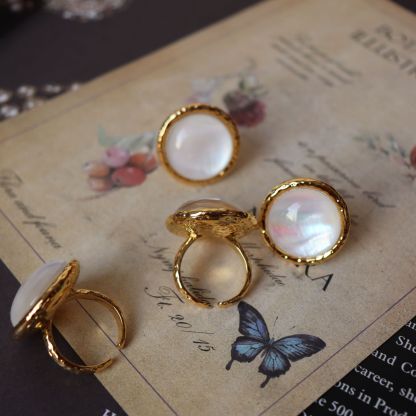 Chic RetroVibe French white fritillary handmade vintage ring