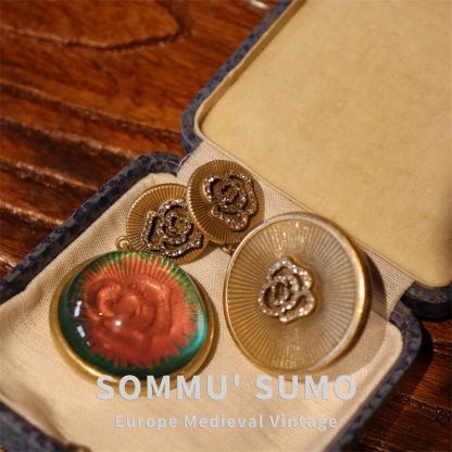 Chic RetroVibe Vintage camellia earrings