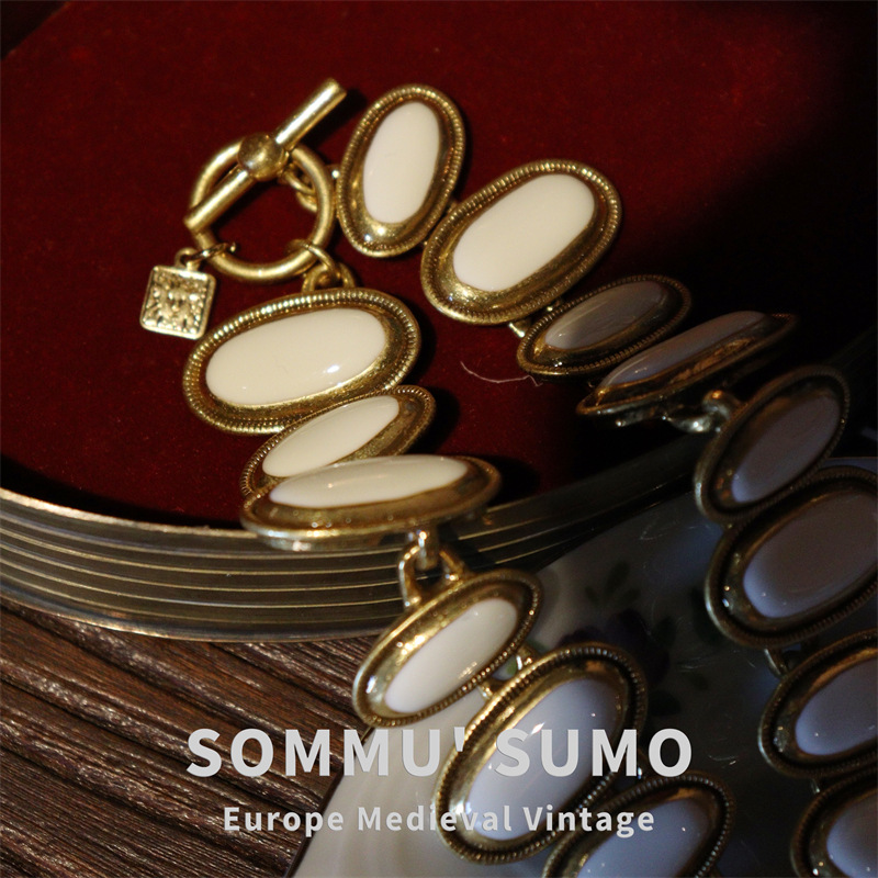 Chic RetroVibe Vintage White enamel necklace bracelet cover