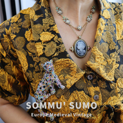 Chic RetroVibe Vintage French relief European head necklace