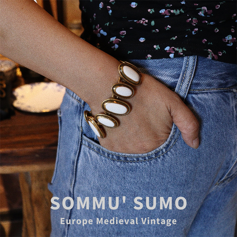 Chic RetroVibe Vintage White enamel necklace bracelet cover