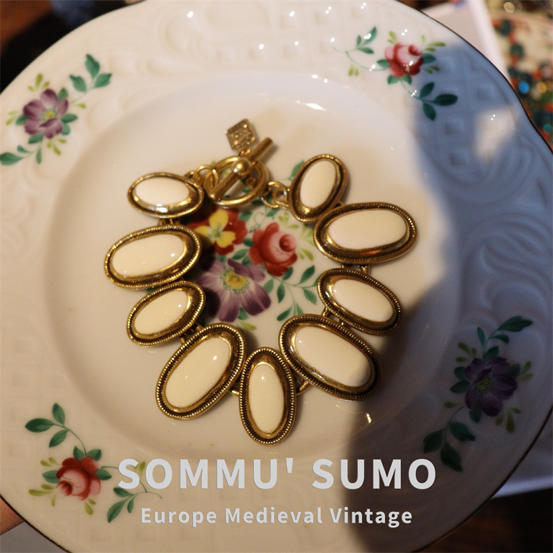 Chic RetroVibe Vintage White enamel necklace bracelet cover