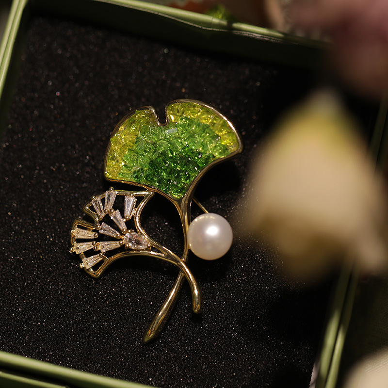 Chic RetroVibe Pearl Green Crystal Ginkgo Leaf Brooch