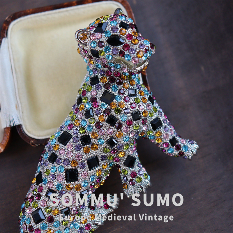 Chic RetroVibeFull Diamond Cheetah Brooch