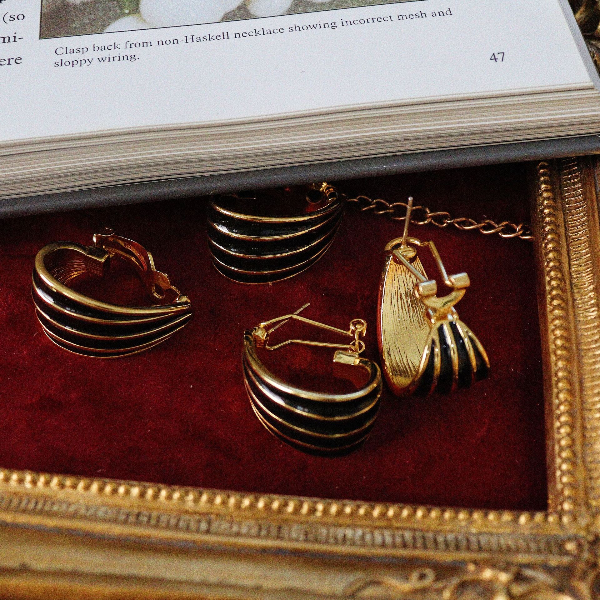 Chic Retrovibe Black Enamel Pattern Earrings