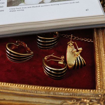 Chic Retrovibe Black Enamel Pattern Earrings