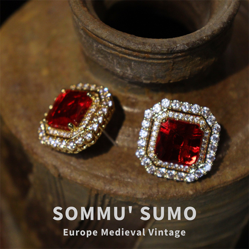 Chic RetroVibe Vintage ruby colored diamond earrings