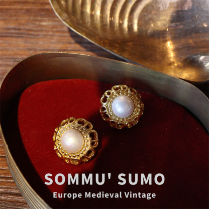 Chic RetroVibe Spiral ear clip round gold lettering flower pearl retro