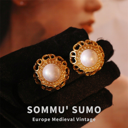 Chic RetroVibe Spiral ear clip round gold lettering flower pearl retro