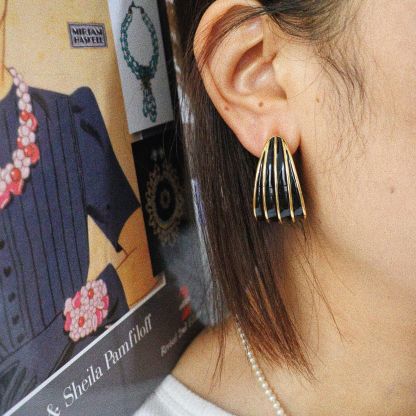 Chic Retrovibe Black Enamel Pattern Earrings