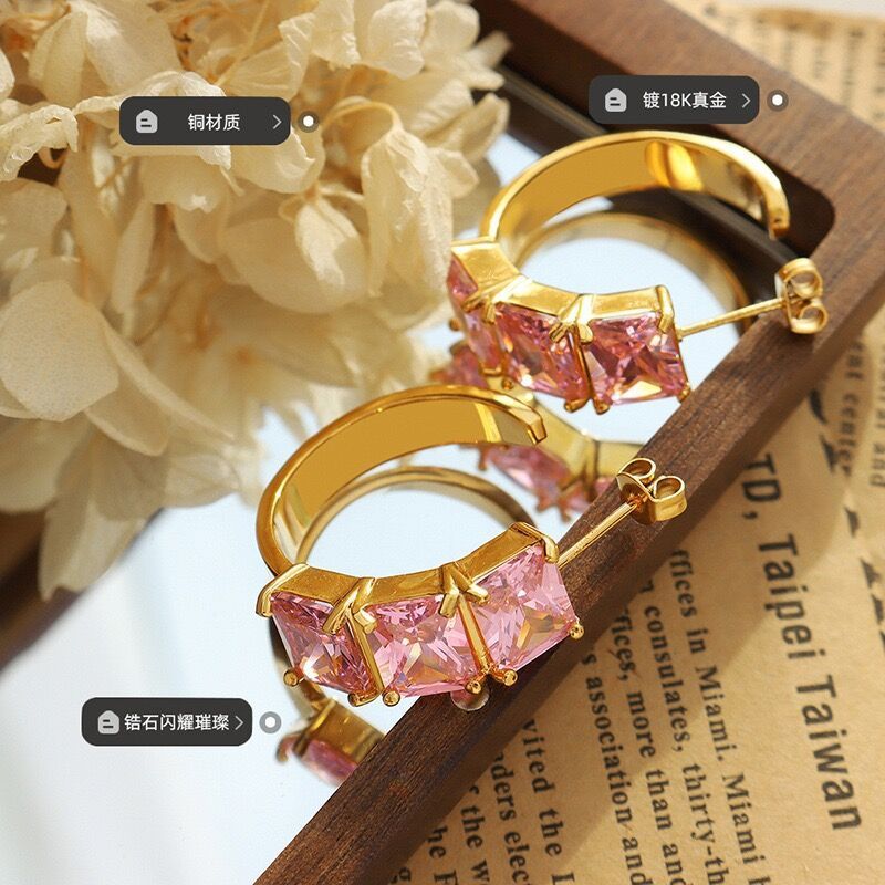 Chic RetroVibe Geometric Pink Square Diamond Stud Earrings