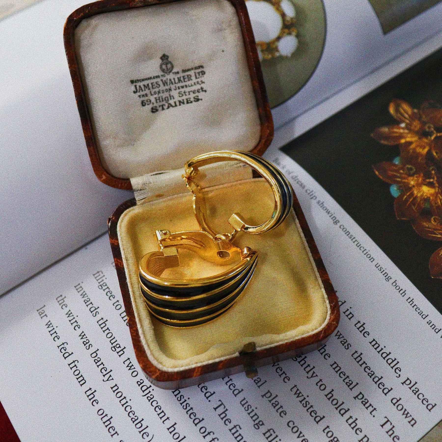 Chic Retrovibe Black Enamel Pattern Earrings