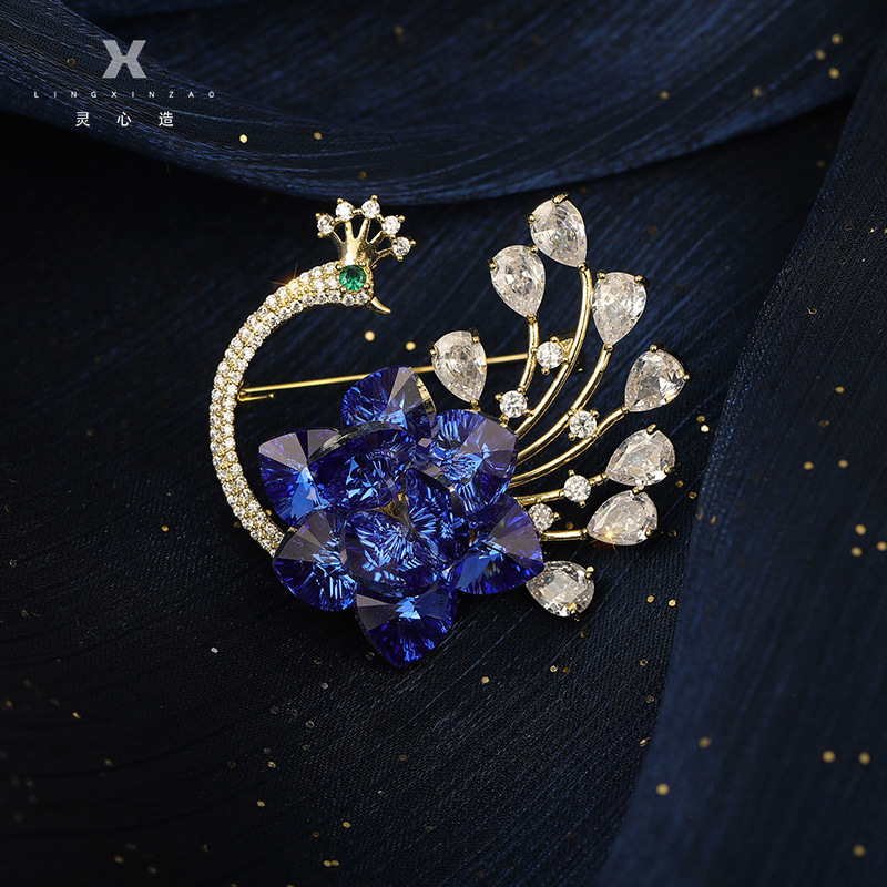 Chic RetroVibe Super Shiny Crystal Peacock Corsage